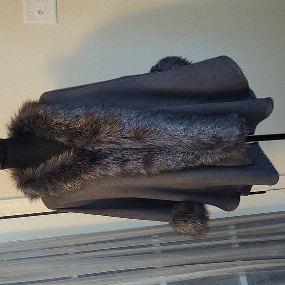 💕2X HP💕NWT Dolce Cabo Faux Fur Sweater/Jacket/Poncho💕 - Picture 3 of 11